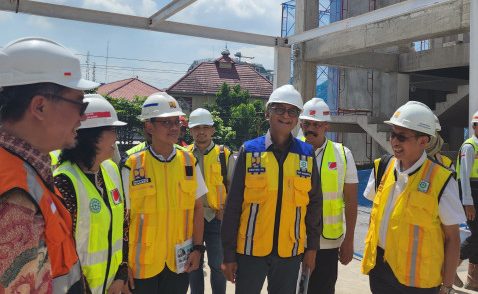 Menteri Pekerjaan Umum (PU), Dody Hanggodo, meninjau proyek revitalisasi Pasar Terban di Kota Yogyakarta pada Sabtu (22/2). (Foto/Humas PU)