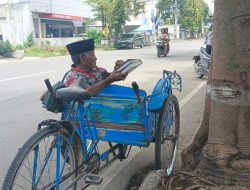 Rezeki Tak Pernah Hilang: Kisah Mbah Tarjo, Tukang Becak di Brebes yang Setia dengan Al-Qur’an