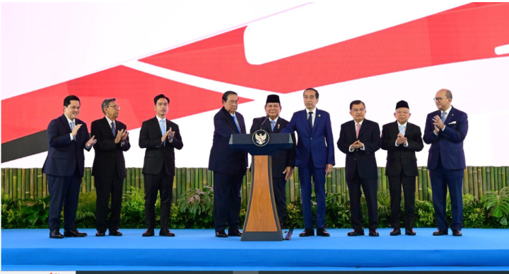 Presiden Prabowo Subianto resmi meluncurkan Badan Pengelola Investasi Daya Anagata Nusantara (Danantara) di Halaman Istana Kepresidenan Jakarta, pada Senin, 24 Februari 2025. Foto: BPMI Setpres)