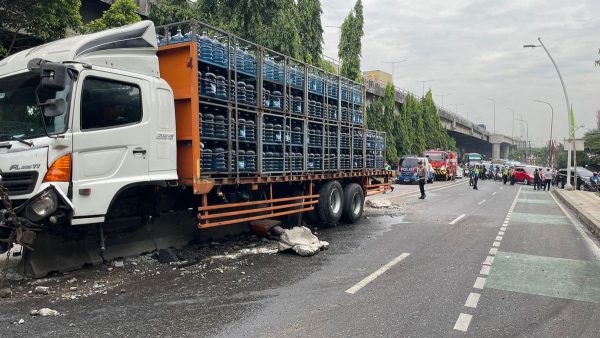 Polisi memastikan truk pembawa galon mineral merek Aqua menjadi penyebab kecelakaan tragis di Gerbang Tol Ciawi, Kelurahan Katulampa, Kota Bogor, Selasa Malam