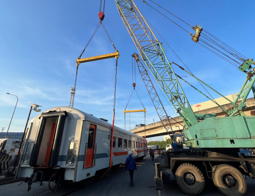 Dukung Mobilitas Transportasi Penumpang, KAI Logistik Distribusikan 22 Kereta dari Jawa ke Sumatera
