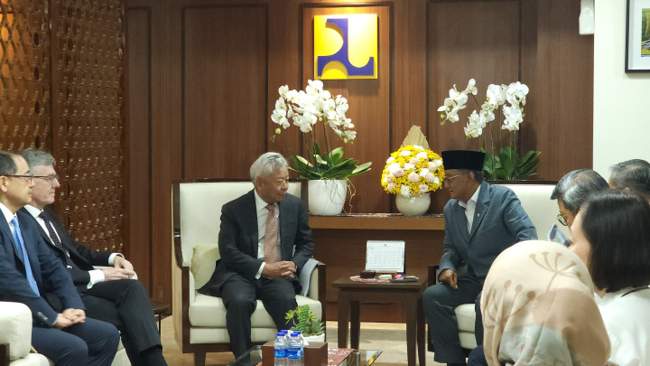 Menteri Pekerjaan Umum (PU) Dody Hanggodo menerima kunjungan Presiden Asian Infrastructure Investment Bank (AIIB) Jin Liqun di Kantor Kementerian PU pada Senin, 10 Maret 2025