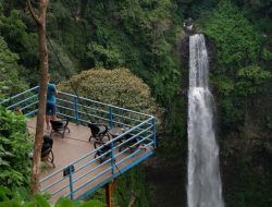 Menjelajahi Pesona Alam Bandung: 10 Destinasi Wisata Alam yang Wajib Dikunjungi
