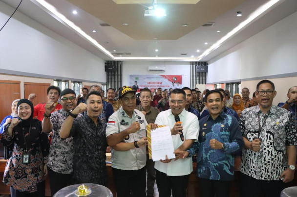 Sebanyak 69 kepala desa se-Kabupaten Pinrang Nyatakan Siap Bentuk Dan Deklarasi Kopdes Merah Putih Jumat (11/4/2025). (Foto/Kemenkop)