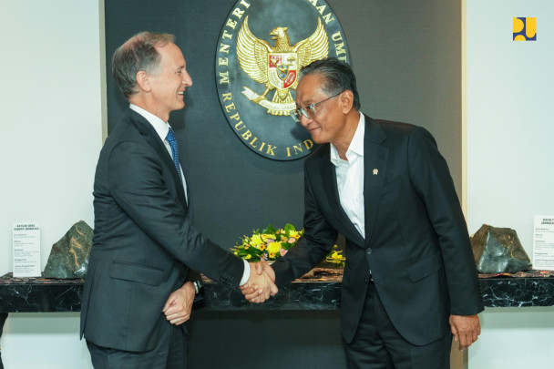 Menteri Pekerjaan Umum (PU) Dody Hanggodo bertemu dengan Duta Besar Belanda untuk Indonesia, Gerritsen di Kantor Kementerian PU, Kamis (10/4). (Foto/Kementerian PU)