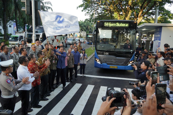 Transjabodetabek jurusan Alam Sutera – Blok M (S61) (Beritakota.id/Herman)