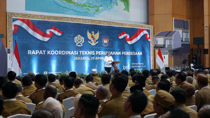 Wamen PKP Fahri Hamzah Pimpin Rapat Koordinasi Teknis Perumahan Pedesaan dalam Rangka Percepatan Pembangunan Perumahan dan Kawasan Permukiman yang berlansung di Kementerian Dalam Negeri (Kemendagri) RI, Selasa (29/4). (Dok/Kemendagri)