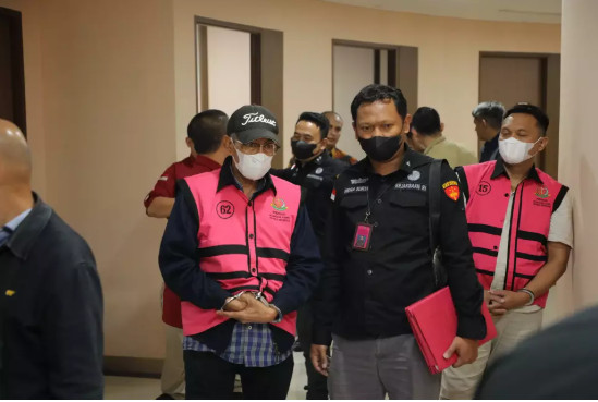 Foto: Kejaksaan Agung tahan oknum dugaan tindak pidana korupsi pada pemberian kredit dari Bank Jabar dan Bank DKI kepada PT Sritex. (Foto/BeritaSatu.com)