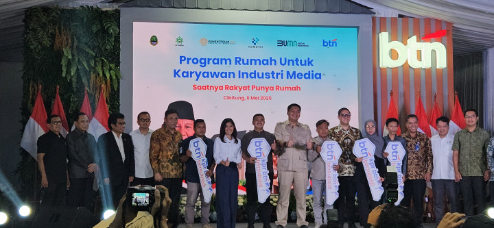 Menteri PKP dan Menkomdigi Serahkan Kunci Rumah Subsidi Untuk Wartawan di Bekasi