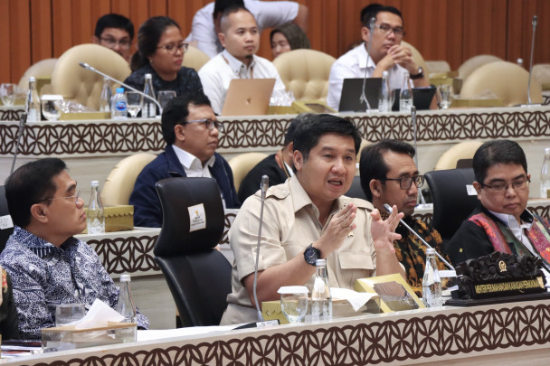 Menteri Perumahan dan Kawasan Permukiman (PKP) Maruarar Sirait (Ara) menyatakan sepakat dengan Komisi V DPR RI untuk memberikan prioritas pada peningkatan program Bantuan Stimulan Perumahan Swadaya (BSPS)