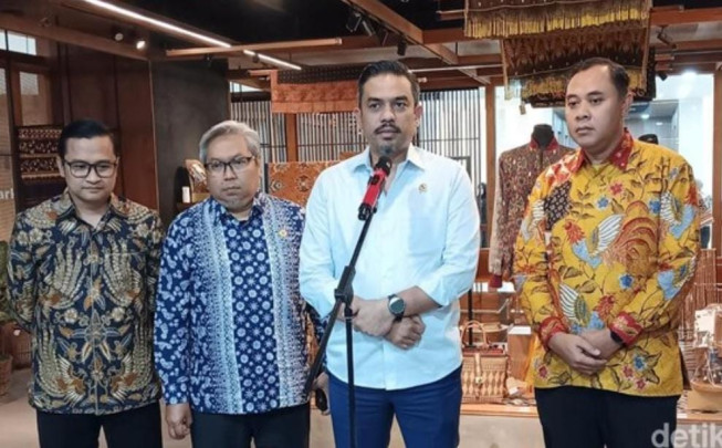 Menteri Usaha Mikro, Kecil, dan Menengah (UMKM) Maman Abdurahman meminta para pengemudi ojek online (ojol) untuk tidak terlalu mempersoalkan besaran potongan aplikasi (Beritakota.id/Herman Effendi)