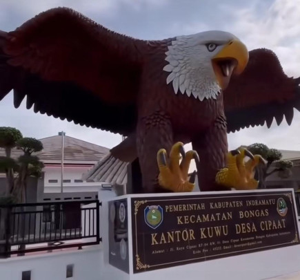 Patung Burung Rajawali Jadi Ikon Baru Indramayu (Foto/Humas Pemkab Indramayu)