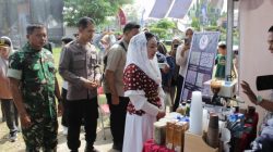 Bupati Brebes, Hj. Paramitha Widya Kusuma saat meninjau stand kopi di Feskotik 2025 (istimewa)