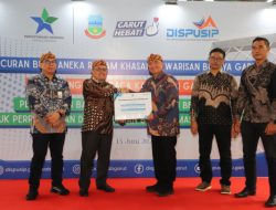 Perkuat Literasi Garut Lewat Bantuan Buku dan Gedung Perpustakaan    