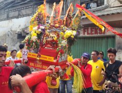 Kirab Gotong Toa Pe Kong Meriahkan HUT Vihara Dharma Toa Se Bio Jakarta