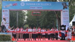 Para VIP, perwakilan brand, serta ribuan peserta tengah bersiap memulai perlombaan Taiwan Excellence Happy Run