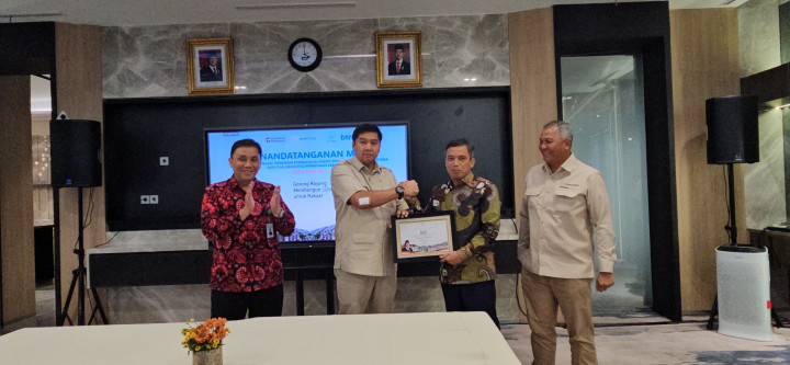 Menteri Perumahan dan Kawasan Permukiman (PKP) Maruarar Sirait bersama Direktur Utama BTN Nixon LP Napitupulu dan Komisioner BP Tapera Heru Pudyo Nugroho menandatangani perjanjian kerjasama Komitmen Dukungan Program Pembiayaan Kredit Pemilikan Rumah Sejahtera Fasilitas Likuiditas Pembiayaan Perumahan