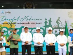 Syiar Muharam 1447 H, Menag Bagikan Ratusan Bibit Pohon di Acara CFD