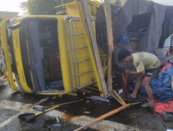 Truk Bermuatan Solar Terguling di Jalur Pantura Brebes, Lalu Lintas Sempat Tersendat