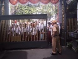Rela Antre Sejak Subuh! Ratusan Orang Tua dan Siswa Padati Gerbang Sekolah SMPN 1 Brebes