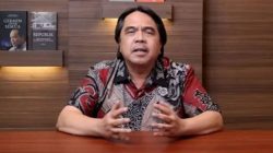 Politisi PSI Ade Armando saat memberikan opini terkait Ketua Umum PDIP Megawati Soekarnoputri di akun YouTube resminya. (Foto: YouTube Adearmandoofficial)