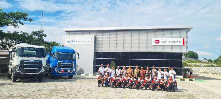 Gedung Baru beserta personil Astra UD Trucks Balikpapan