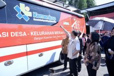 Menkop memperkenalkan sebuah armada Bus Kopdes/Kel Merah Putih sebagai langkah digitalisasi yang memiliki fungsi untuk menggelar program Podcast untuk menyebarluaskan eksistensi Kopdes/Kel Merah Putih ke seluruh Indonesia.
