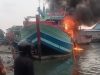 Kapal Ikan Terbakar di Pelabuhan Jongor, Tegal
