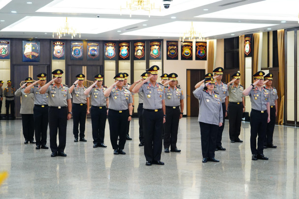 17 Perwira Tinggi Polri Naik Pangkat