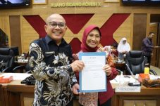 Komisi X Dewan Perwakilan Rakyat (DPR), Kementerian Perencanaan Pembangunan NasionalBappenas, WalikotaBupati dan Kepala Dinas Perpustakaan yang mendapatkan alokasi DAK, baik DAK Fisik maupun Non Fisik.