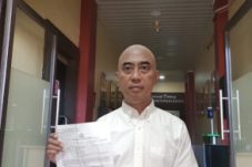 Seorang pengusaha asal Serang, Mairob Yudarman, resmi melaporkan dua orang terduga pelaku jual beli saham secara ilegal ke Polda Banten