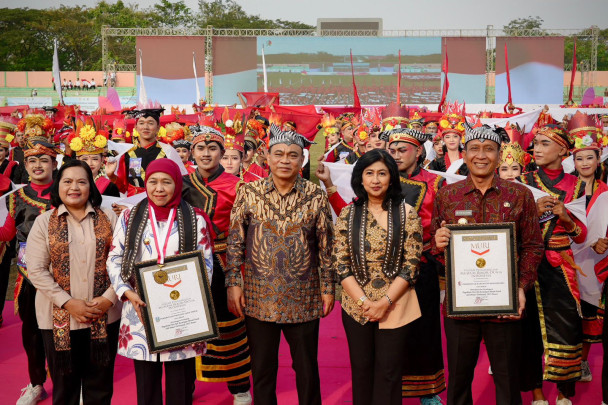 Menteri Koperasi (Menkop), Budi Arie Setiadi, memberikan dukungan penuh terhadap Provinsi Jawa Timur yang menjadikan pembentukan Koperasi DesaKelurahan (KopdesKel) Merah Putih sebagai prioritas utama