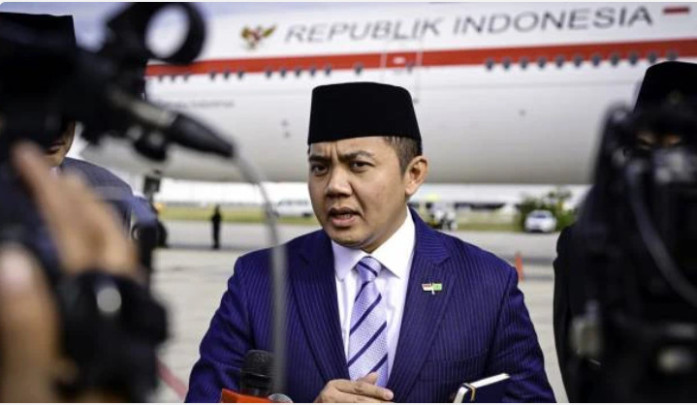Sekretaris Kabinet Teddy Indra Wijaya memberikan keterangannya di Rio de Janeiro, pada Senin, 7 Juli 2025. (Sumber: BPMI Setpres)