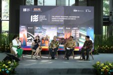 Industry Insight Sesi 2-(Dari kiri ke kanan) Lia Indriasari, Country Manager Pamerindo Indonesia - Informa Markets Indonesia; Bambang Tjahjono, Direktur Eksekutif ASPINDO; Eddie Widiono, Founder Perkumpulan Jaringan