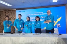 PT Bank BCA Syariah (BCA Syariah) memaparkan capaian kinerja keuangan yang solid pada semester satu tahun 2025 dalam kegiatan media update bertema Sustainable Growth and Resilient Performance yang diselenggarakan di Kantor Pusat BCA Syariah, Jakarta, Rabu (6/8).