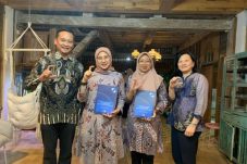 Bupati Kabupaten Banyuwangi, Ipuk Fiestiandani (kedua dari kiri) mendukung lokakarya literasi keuangan yang diselenggarakan CPA Australia bekerja sama dengan Kementerian Keuangan pada 6-7 Agustus menjelang hari UMKM Nasional (Dok: CPA Australia)