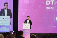 Wakil Menteri Komunikasi dan Digital Republik Indonesia, Nezar Patria, secara resmi membuka acara , Digital Transformation Indonesia Conference & Expo (DTI-CX 2025). (Dok/Beritakota.id)
