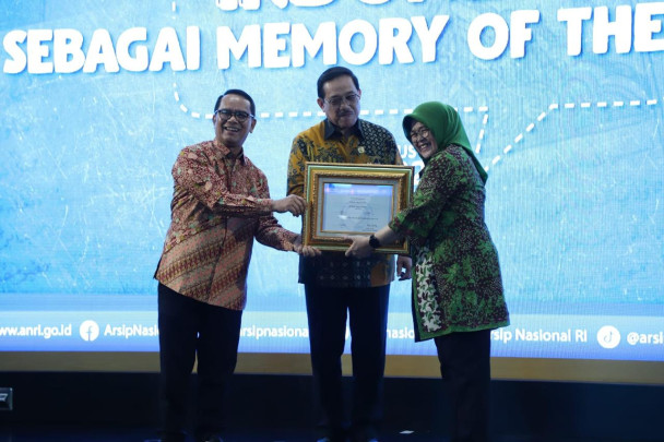Dua naskah kuno Indonesia, Sang Hyang Siksa Kandang Karesian dan karya-karya Hamzah Fansuri, resmi terdaftar sebagai Memory of the World (MoW) UNESCO