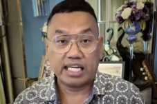 Uya Kuya menunjukkan rumahnya di Duren Sawit yang dijarah massa, tetap ikhlas meski kucing peliharaan ikut hilang. (Instagram/king_uyakuya)