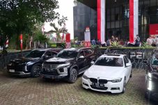 Sebagian kendaraan hasil sitaan dari OTT Wamenaker Noel yang dipamerkan KPK, Kamis (21/8/2025). dok. Inilah.