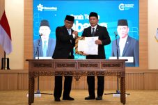 Foto kiri ke kanan: Sertijab Mantan Menteri Koperasi Budi Arie Sertiadi kepada Menteri Koperasi Baru, Ferry Juliantono (Dok:Beritakota.id)
