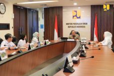 Kementerian Pekerjaan Umum (PU) siap membangun kembali dan merehabilitasi fasilitas umum yang rusak pasca aksi penyampaian aspirasi masyarakat yang terjadi di berbagai daerah di Indonesia pada akhir Agustus 2025