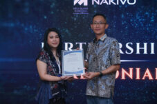 [Ki-Ka] Tri Wulandari, Channel Partner Manager, NAKIVO Inc., Yuwono Pranata, President Director PT Mega Buana Teknologi