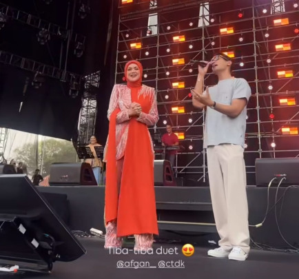 Siti Nurhaliza duet spontan dengan afgan di panggung Pestapora 2025, Minggu (7/9/2025) (Dok. Foto IG afgan)