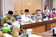 Wakil Menteri Agama Romo Muhammad Syafii dalam rapat koordinasi pembentukan Kementerian Haji dan Umrah