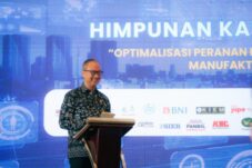 Menteri Perindustrian Agus Gumiwang Kartasasmita