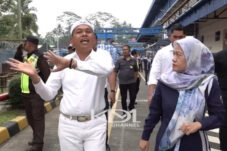 Gubernur Jawa Barat (Jabar), Dedi Mulyadi (KDM), secara resmi mengklarifikasi pernyataannya yang sebelumnya sempat menimbulkan kehebohan. KDM mengakui bahwa sumber air awal Aqua memang berasal dari mata air pegunungan.