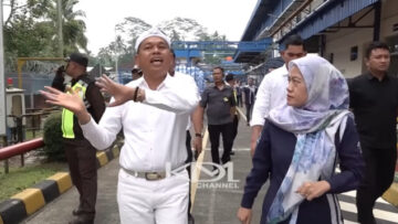 Gubernur Jawa Barat (Jabar), Dedi Mulyadi (KDM), secara resmi mengklarifikasi pernyataannya yang sebelumnya sempat menimbulkan kehebohan. KDM mengakui bahwa sumber air awal Aqua memang berasal dari mata air pegunungan.