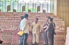 Kejaksaan Agung (Kejagung) menyerahkan dana sebesar Rp 13 triliun hasil penyitaan dari kasus korupsi ekspor crude palm oil (CPO) ke kas negara