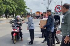 Jumat Berkah, Lapas Brebes Bagikan Nasi Kotak kepada Masyarakat Sekitar